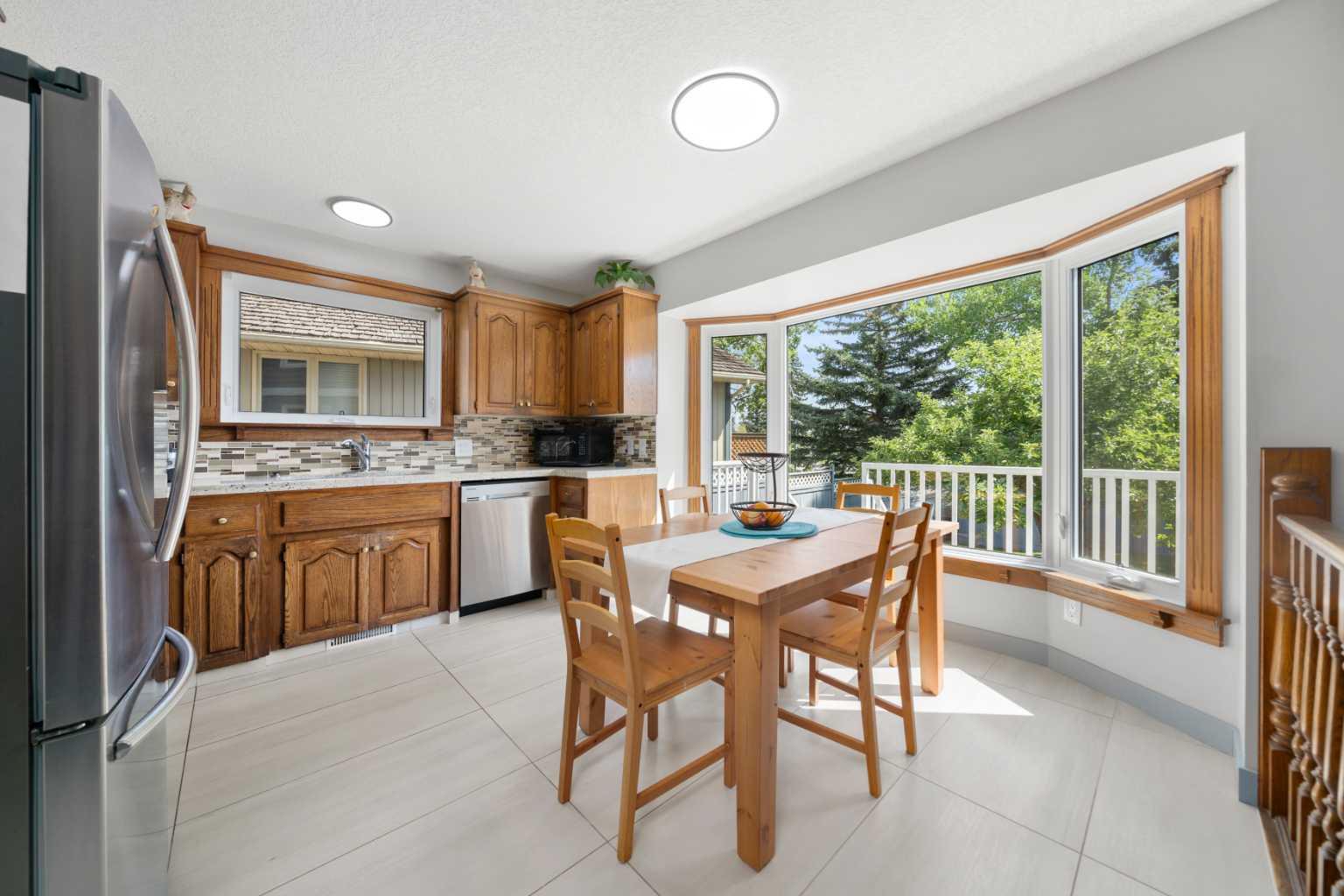 12 Strathroy Bay SW
