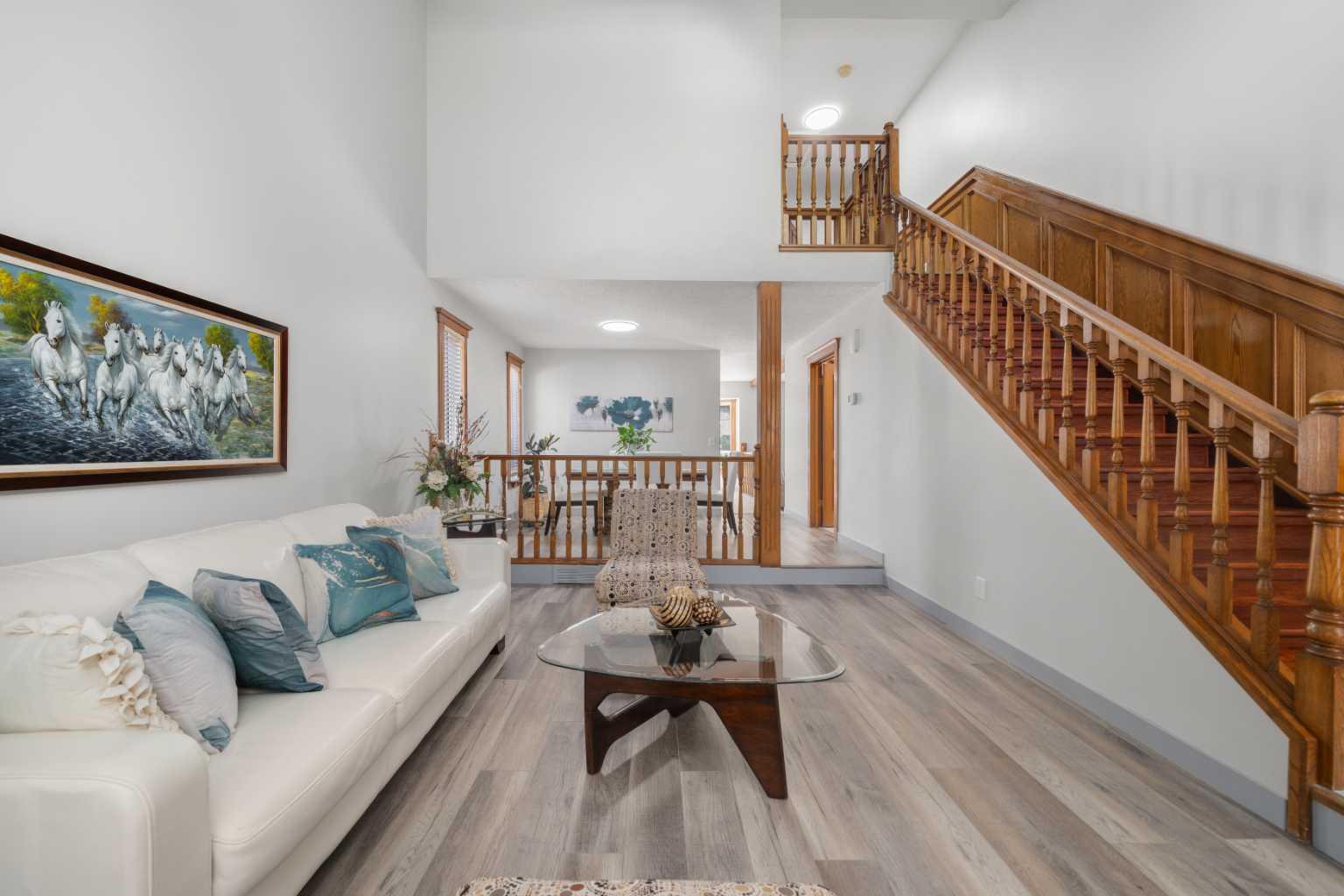 12 Strathroy Bay SW