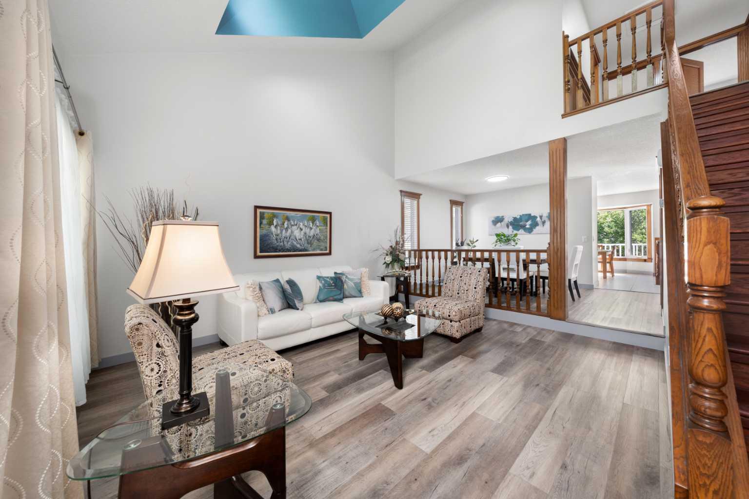 12 Strathroy Bay SW