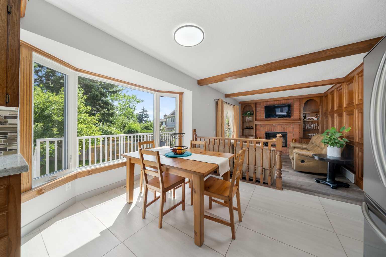 12 Strathroy Bay SW