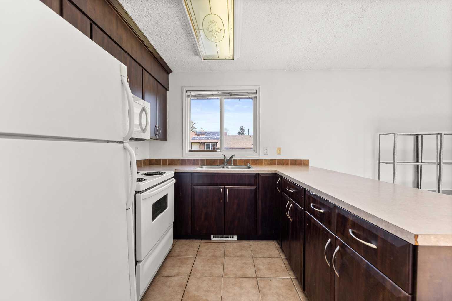 556 Aboyne Crescent NE
