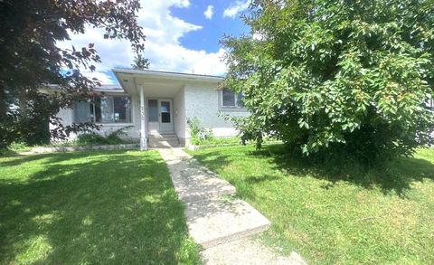 Photo of 235 Penbrooke Close SE, Calgary, AB T2A 3N9 (MLS # A2328465)