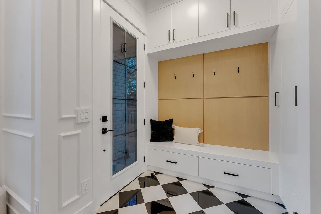 Photo of 2613 35 Street SW, Calgary, AB T3E 2Y3 (MLS # A2353133)