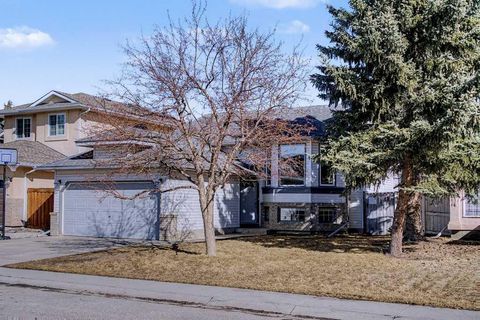 Photo of 24 Sunlake Circle SE, Calgary, AB T2X 3J2 (MLS # A2287212)
