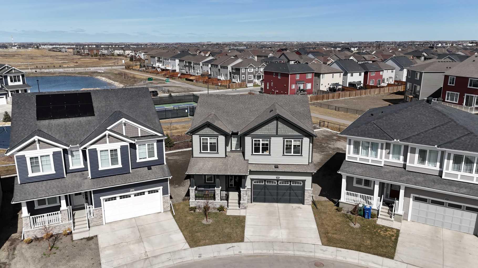 629 Southwinds Close SW