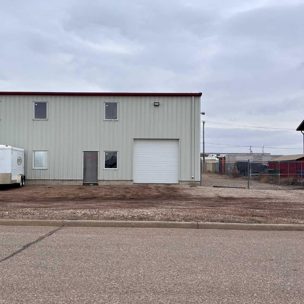 Photo of 1451 Brier Estates Crescent NW #2, Medicine Hat, AB T1C 0B6 (MLS # A2301020)