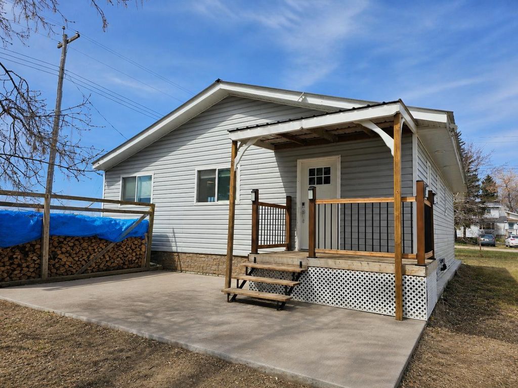 Photo of 4712 51 Avenue, Alix, AB T0C 0B0 (MLS # A2309841)