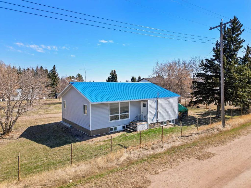Photo of 4712 51 Avenue, Alix, AB T0C 0B0 (MLS # A2309841)