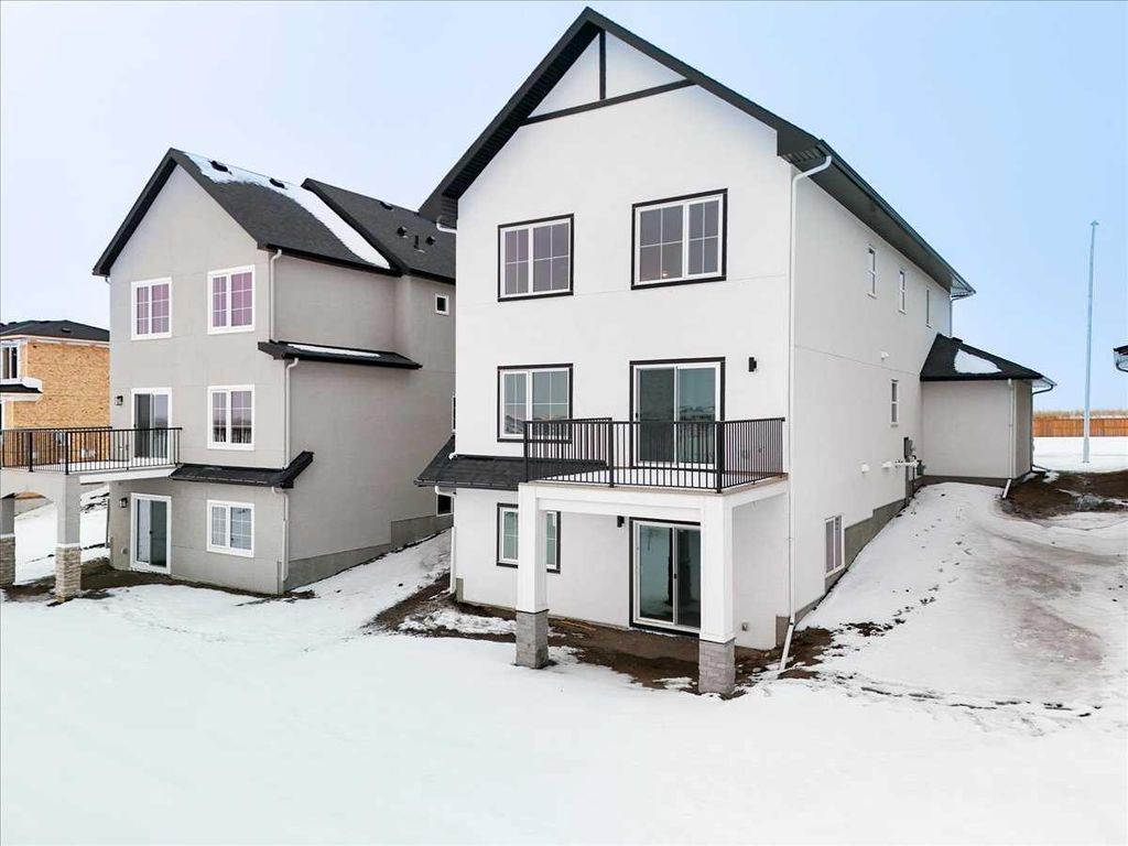 Photo of 7 Lakewood Way, Strathmore, AB T1P 2J5 (MLS # A2283008)