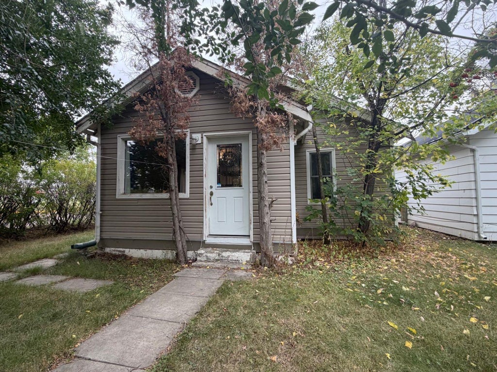 597 5 STREET E, DRUMHELLER, AB T0J 0Y3 - Image 158080976.jpeg?d=l