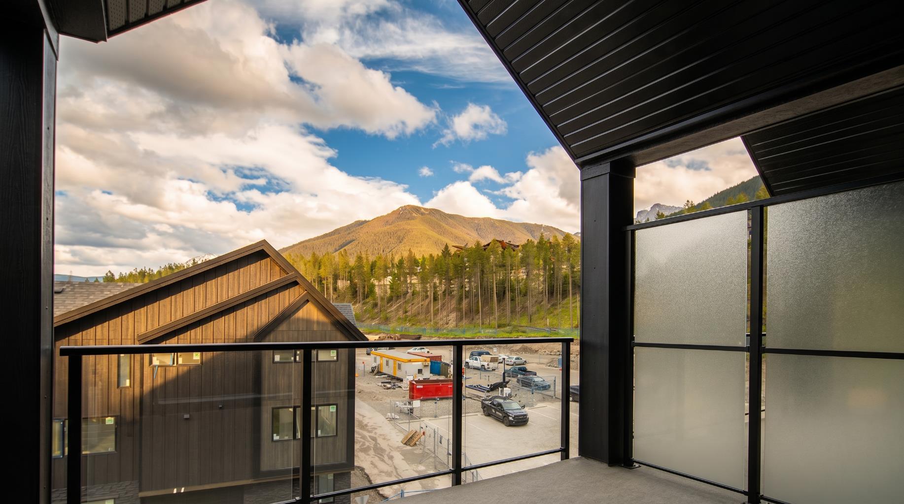 10 Cascade Ridge 402
