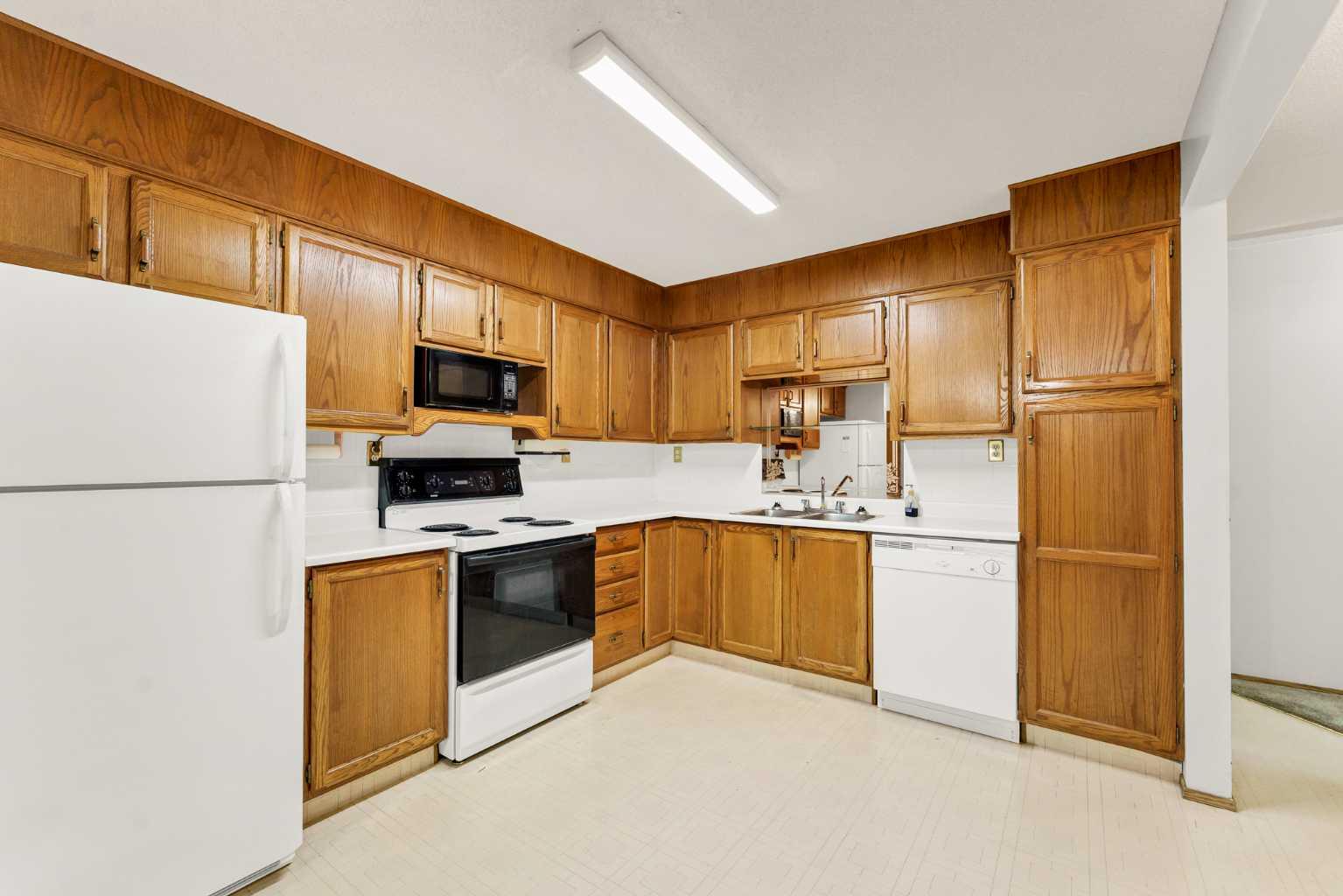 3090 15 Avenue SE 208