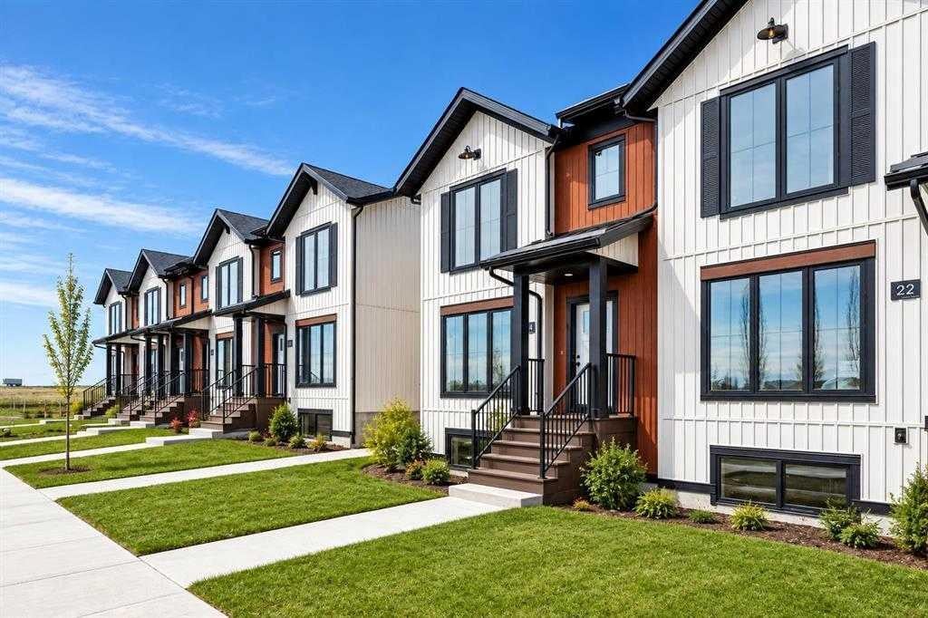Photo of 36 Station Drive, Sylvan Lake, AB T4S 0W7 (MLS # A2351596)