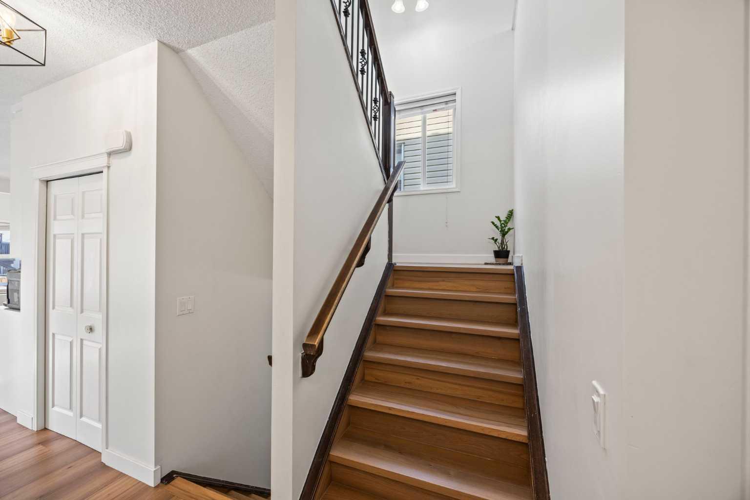 366 Bridleridge View SW