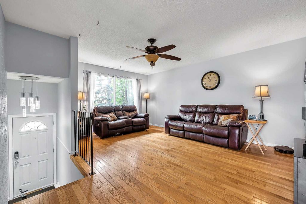 Photo of 215 ERIN WOODS Drive SE, Calgary, AB T2B 2V7 (MLS # A2326721)