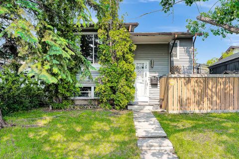 Photo of 215 ERIN WOODS Drive SE, Calgary, AB T2B 2V7 (MLS # A2326721)