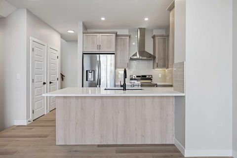 2194 Bayview Drive SW Airdrie AB T4B 5N4