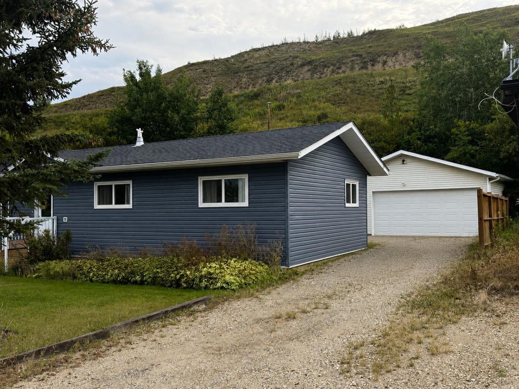 Photo of 10337 110 Avenue, Peace River, AB T8S 1K5 (MLS # A2345517)