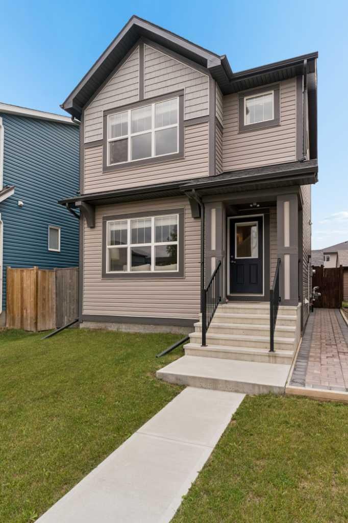 848 Chinook Gate Parade SW
