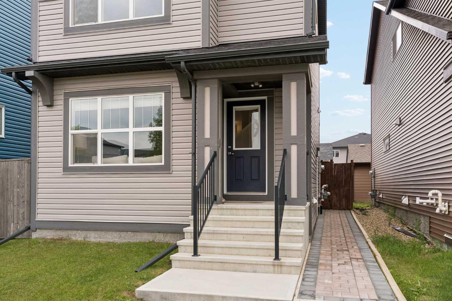 848 Chinook Gate Parade SW