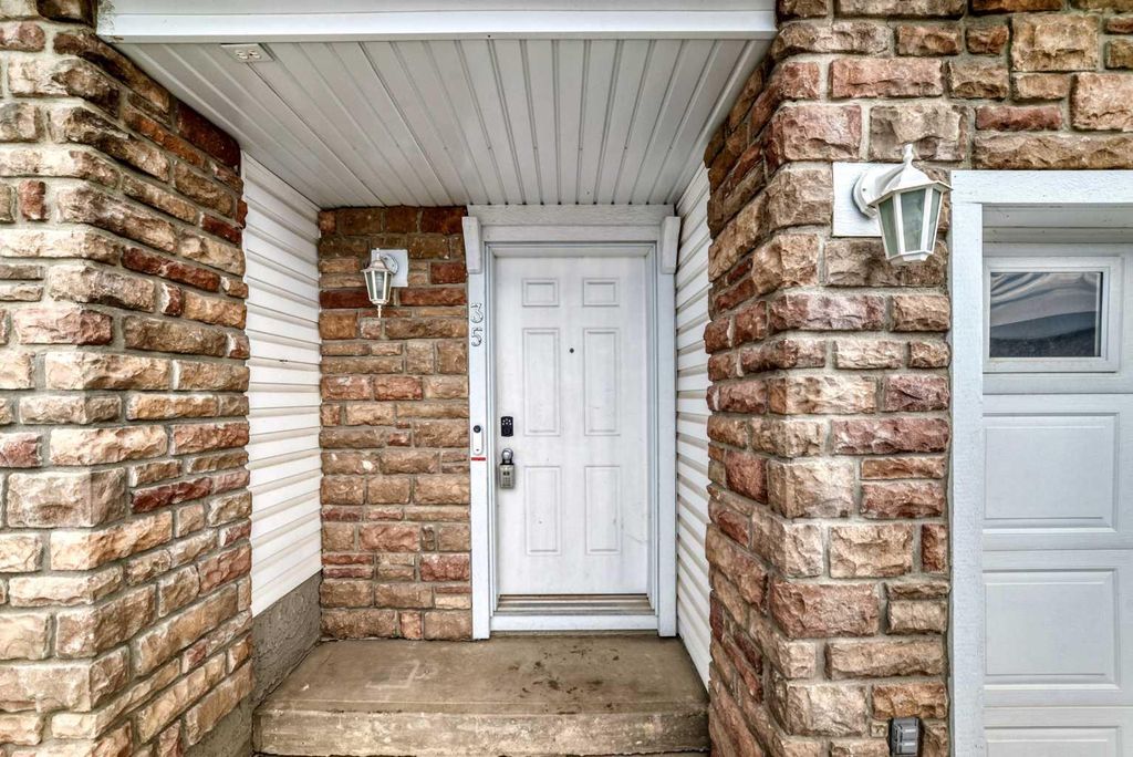 Photo of 35 Tucker Circle, Okotoks, AB T1S 2J6 (MLS # A2291835)