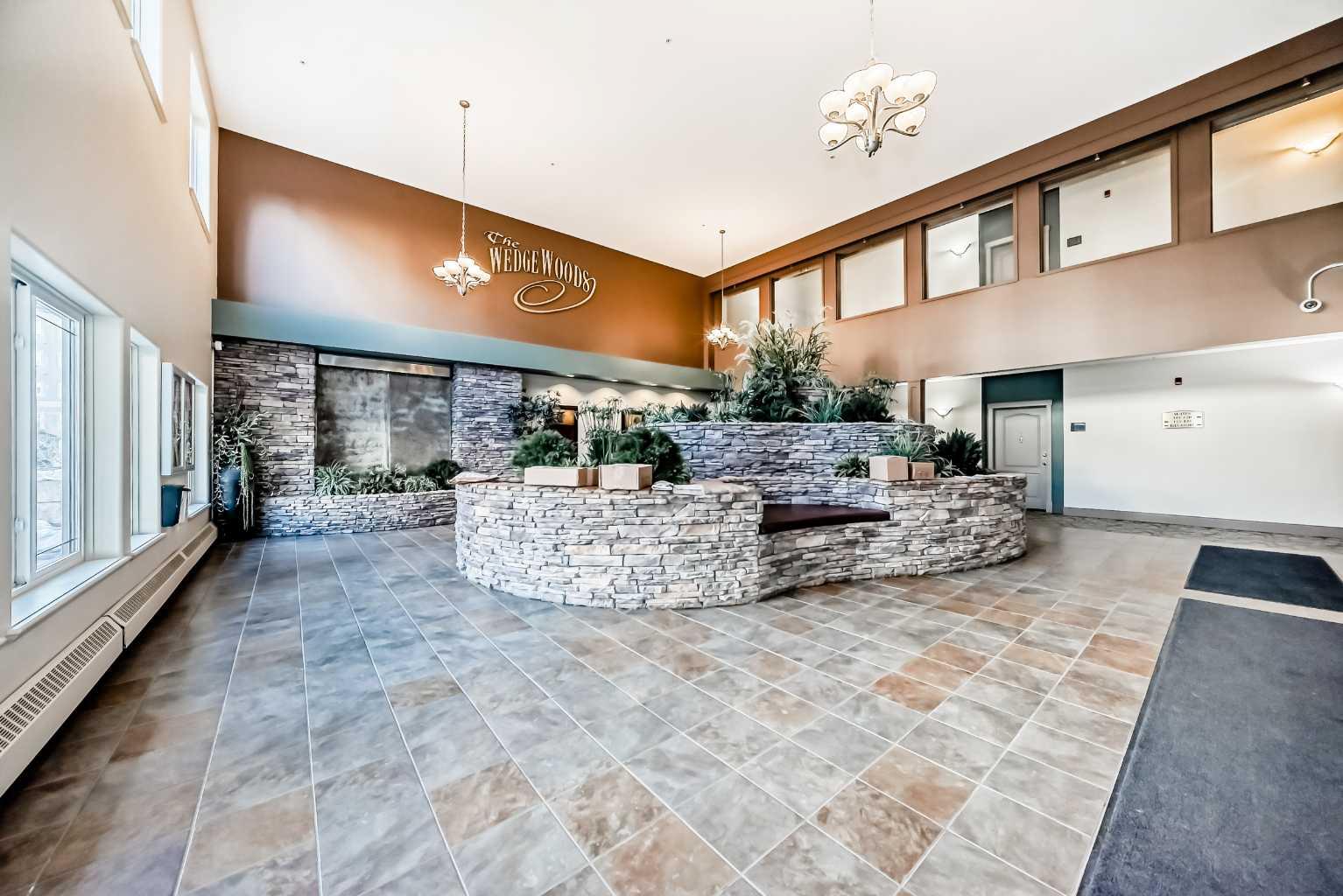 10 DISCOVERY RIDGE Close SW 213