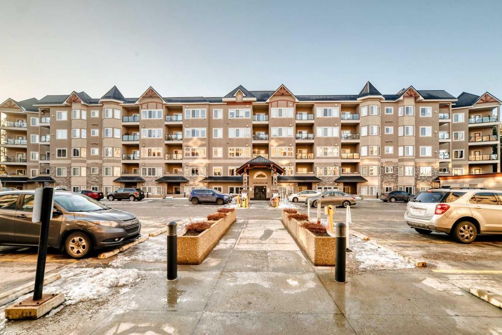 Photo of 10 DISCOVERY RIDGE Close SW #213, Calgary, AB T3H 5X3 (MLS # A2275245)