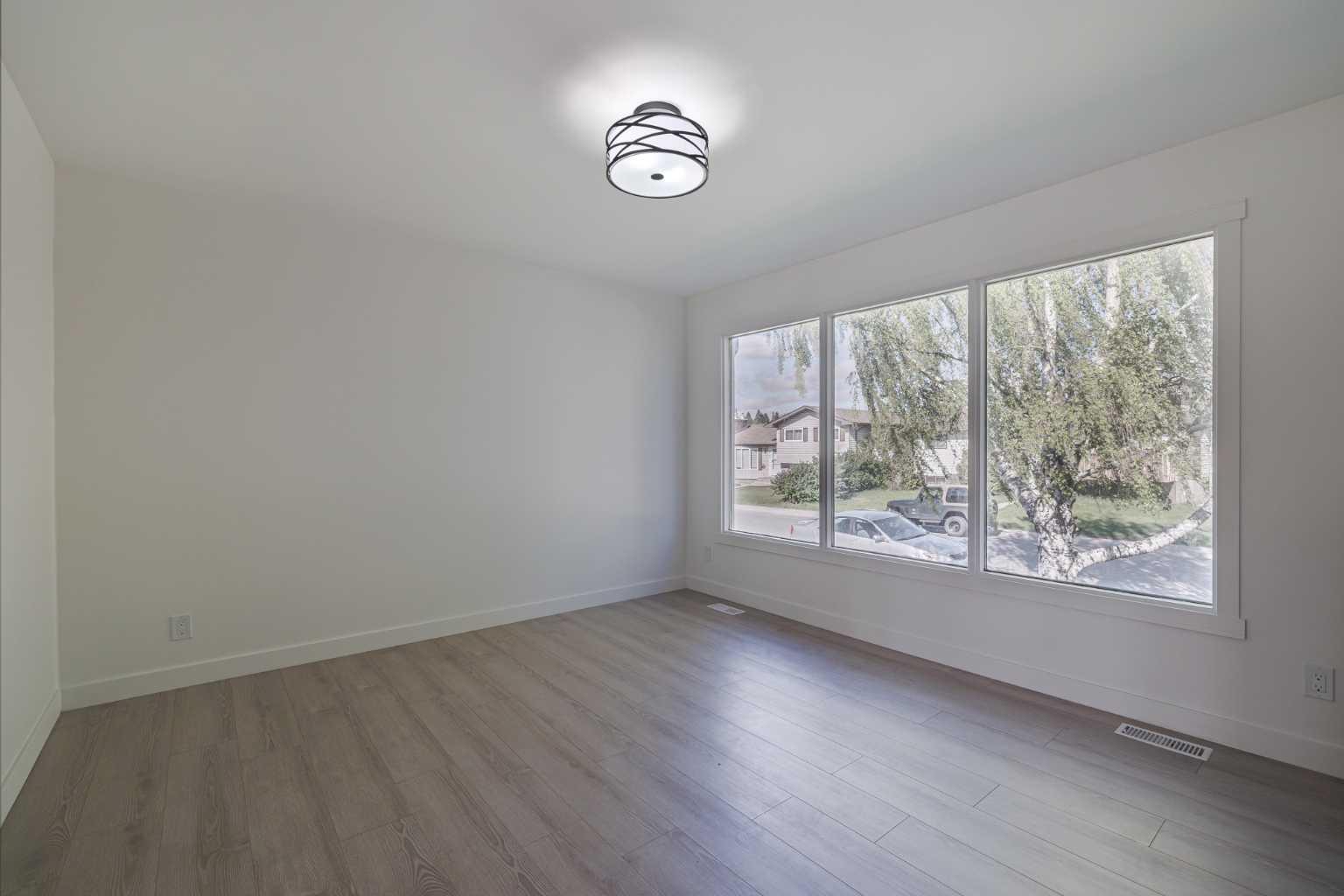 4775 Rundlewood Drive NE