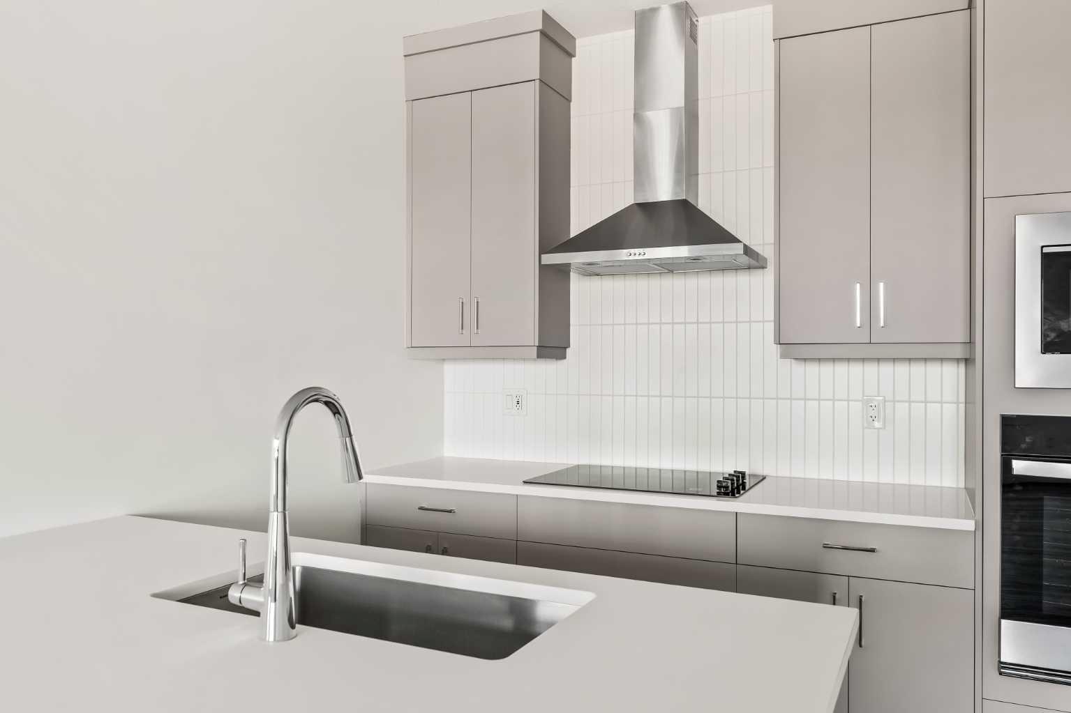 707 Sovereign Common SW