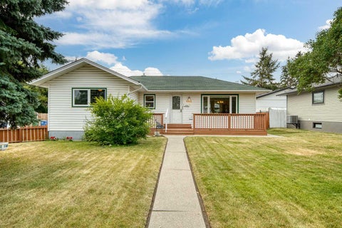 Photo of 4511 41 Avenue SW, Calgary, AB T3E 1G6 (MLS # A2335264)