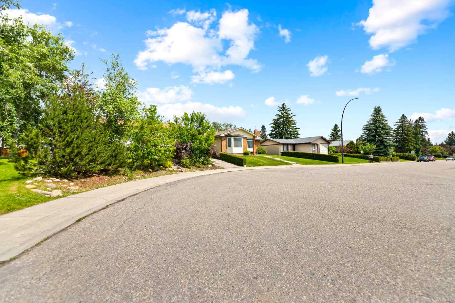 323 maddock Crescent NE