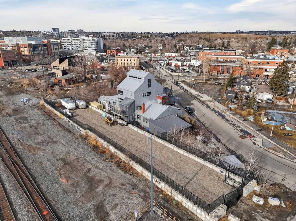 Photo of 1015 11 Street SE, Calgary, AB T2T 2T2 (MLS # A2274807)