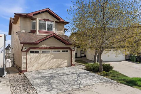 21 Panamount Crescent NW Calgary AB T3K 5L7
