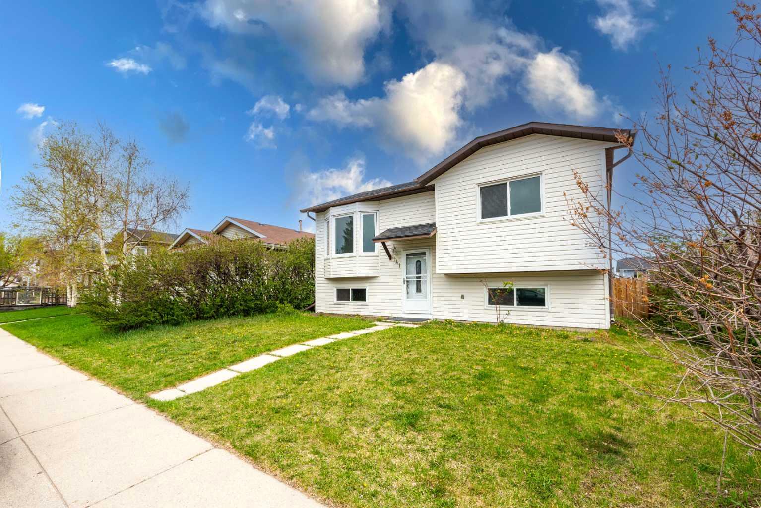 141 Falshire Close NE