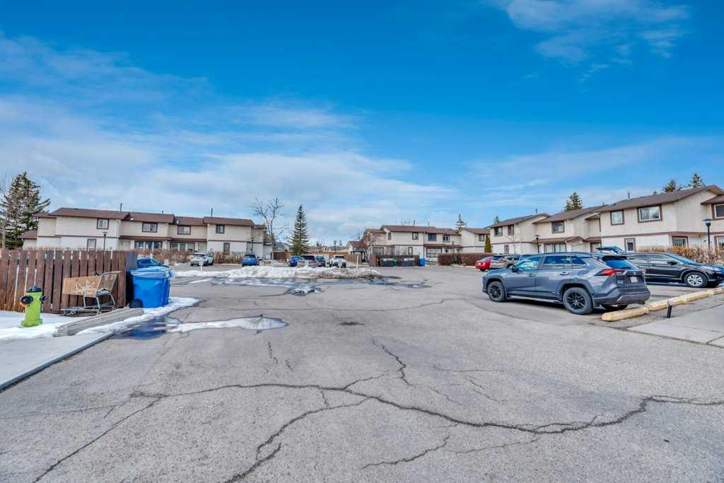 75 Templemont Way NE 8