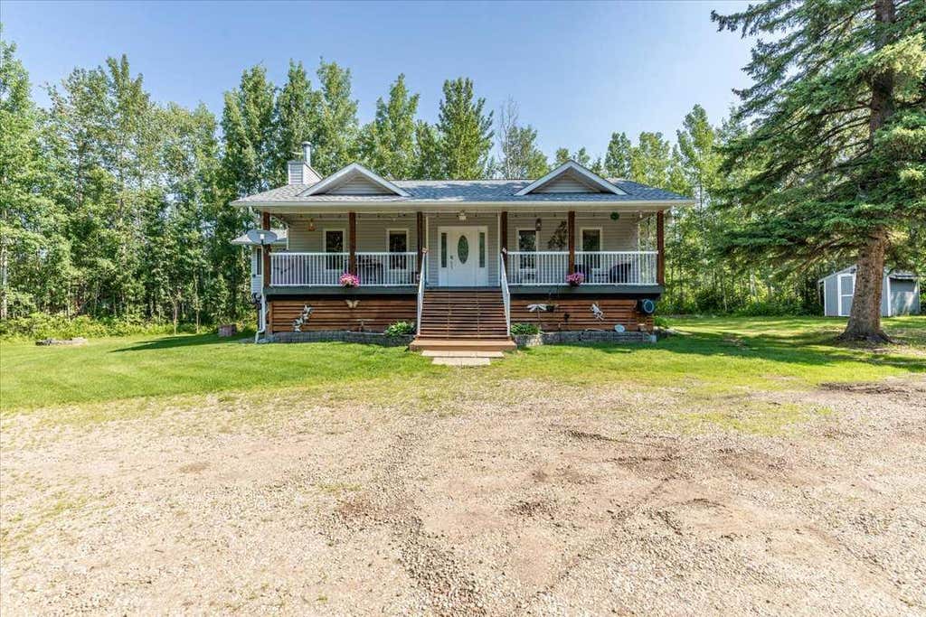 Photo of 5502 39 Street, Mulhurst Bay, AB T0C 2C0 (MLS # A2330415)