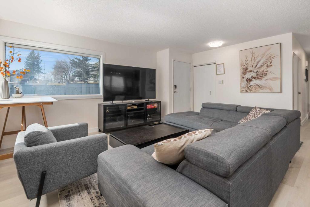 Photo of 4504 14 Street NW, Calgary, AB T2K 1J6 (MLS # A2296044)