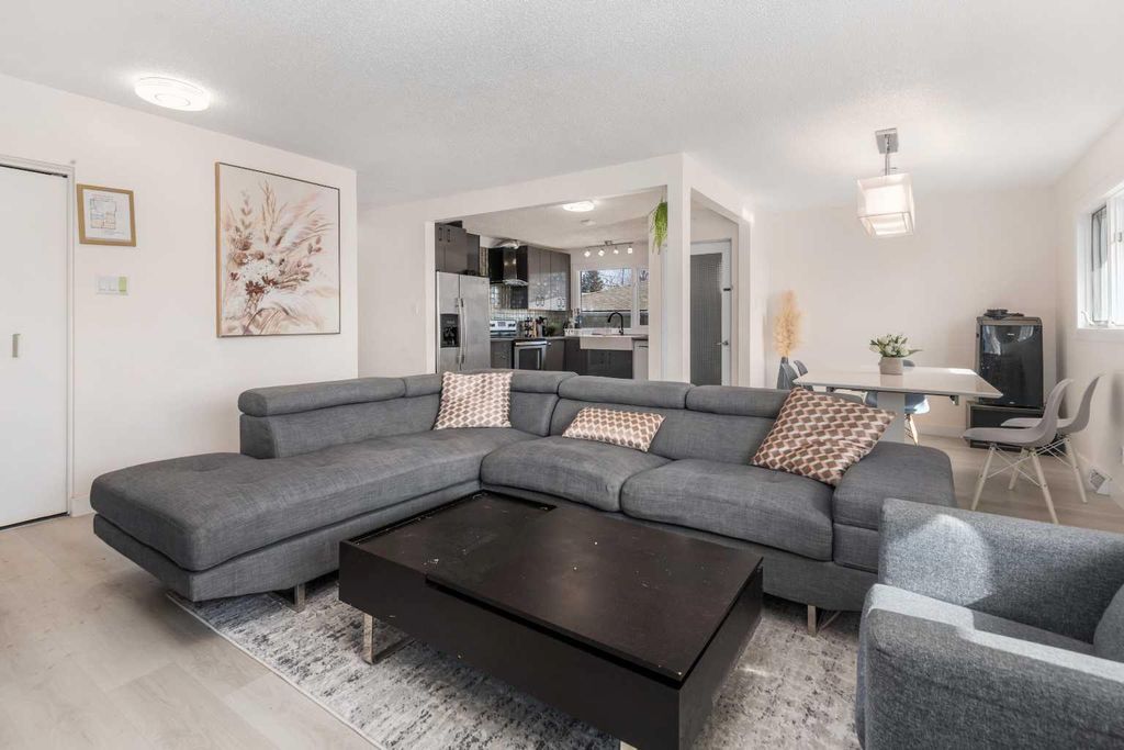 Photo of 4504 14 Street NW, Calgary, AB T2K 1J6 (MLS # A2296044)