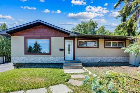 Photo of 52 Harrow Crescent SW, Calgary, AB T2V 3A9 (MLS # A2295761)