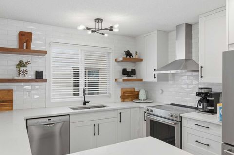 Photo of 12019 Canfield Green SW, Calgary, AB T2W 1V3 (MLS # A2304400)