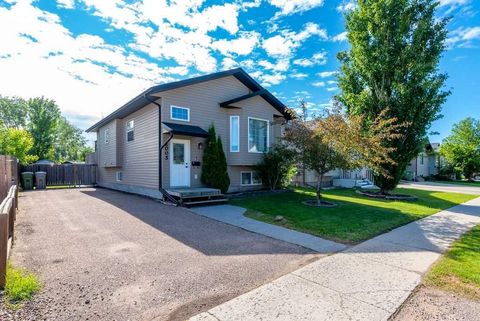 Photo of 2005 49 Avenue, Lloydminster, SK S9V 0Z3 (MLS # A2323225)