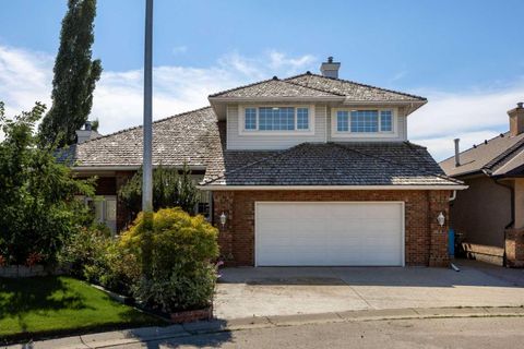 21 Douglas Woods Manor SE Calgary AB T2Z 2E7