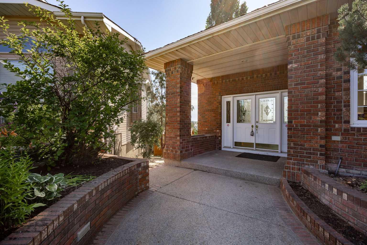21 Douglas Woods Manor SE
