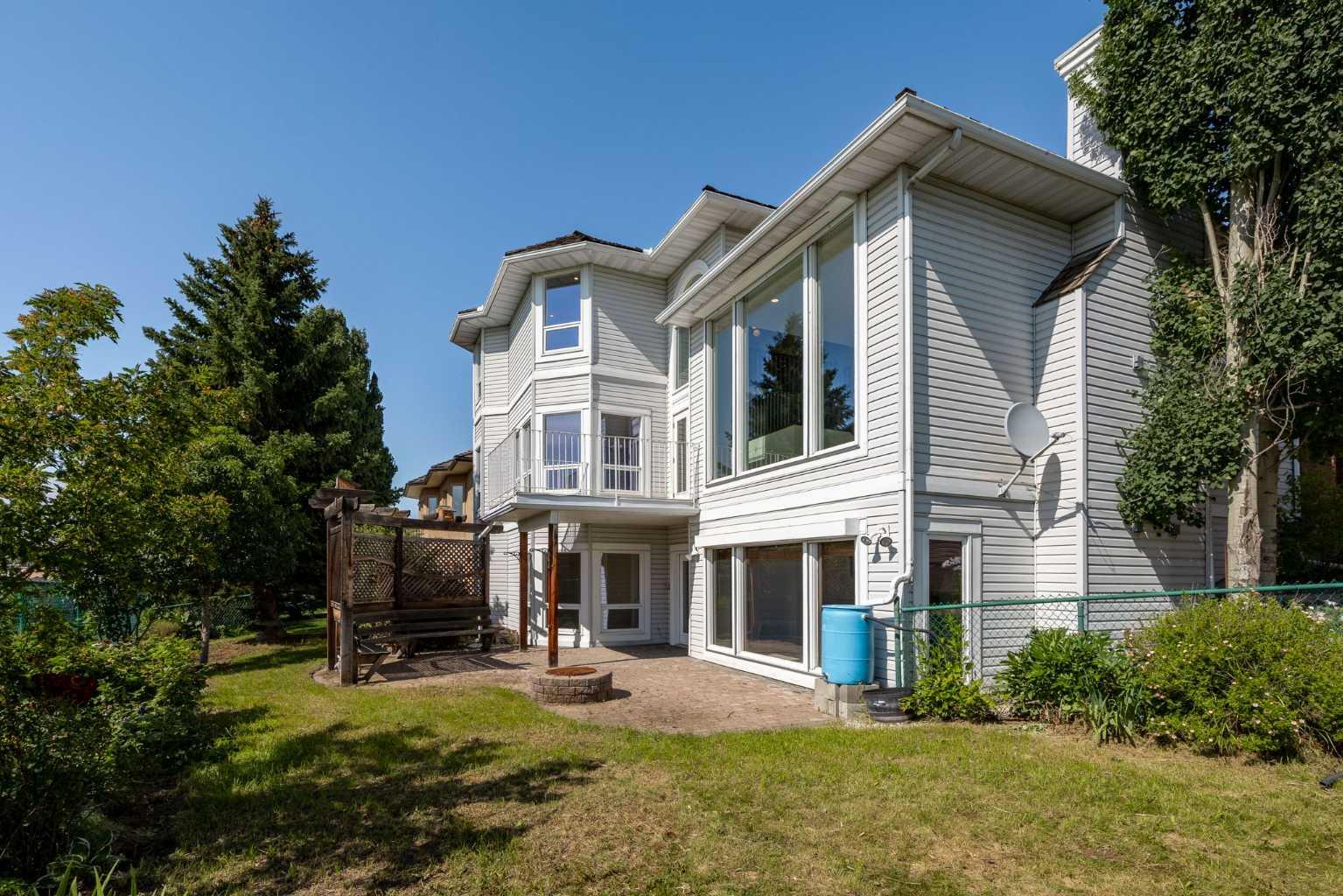21 Douglas Woods Manor SE