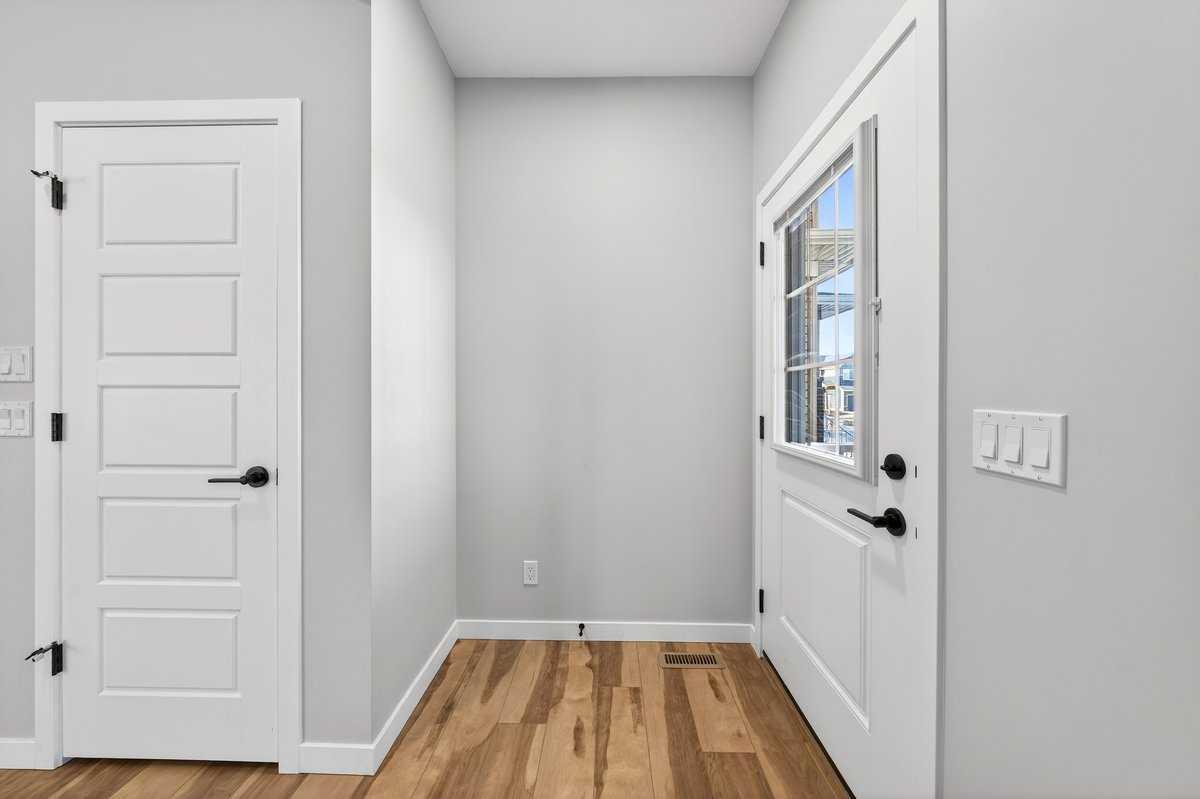 3238 Chinook Winds Drive SW