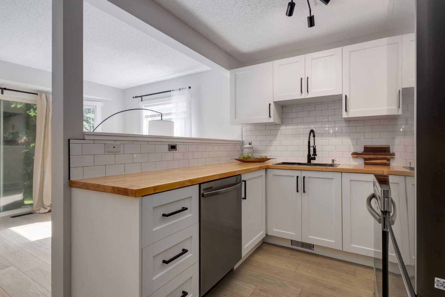 16 Millrise Green SW