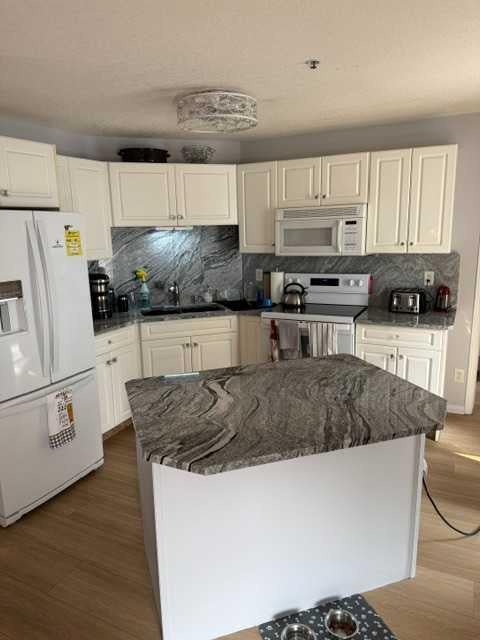 3205 Valleyview Park SE 205