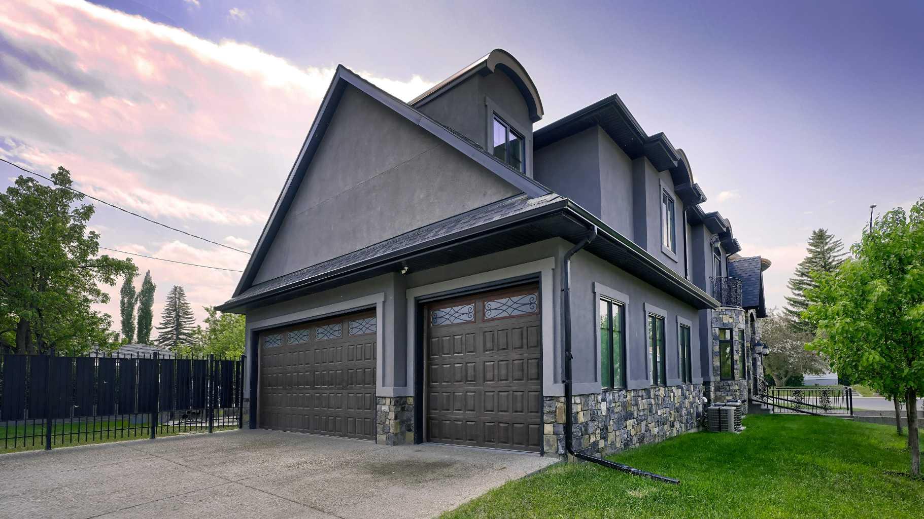 1911 13 Avenue NW
