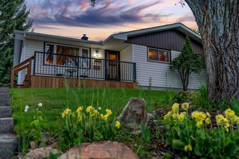 Photo of 3027 Brentwood Boulevard NW, Calgary, AB T2L 1J6 (MLS # A2314913)