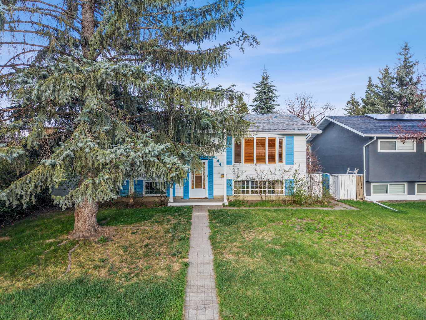 444 Woodland Crescent SE